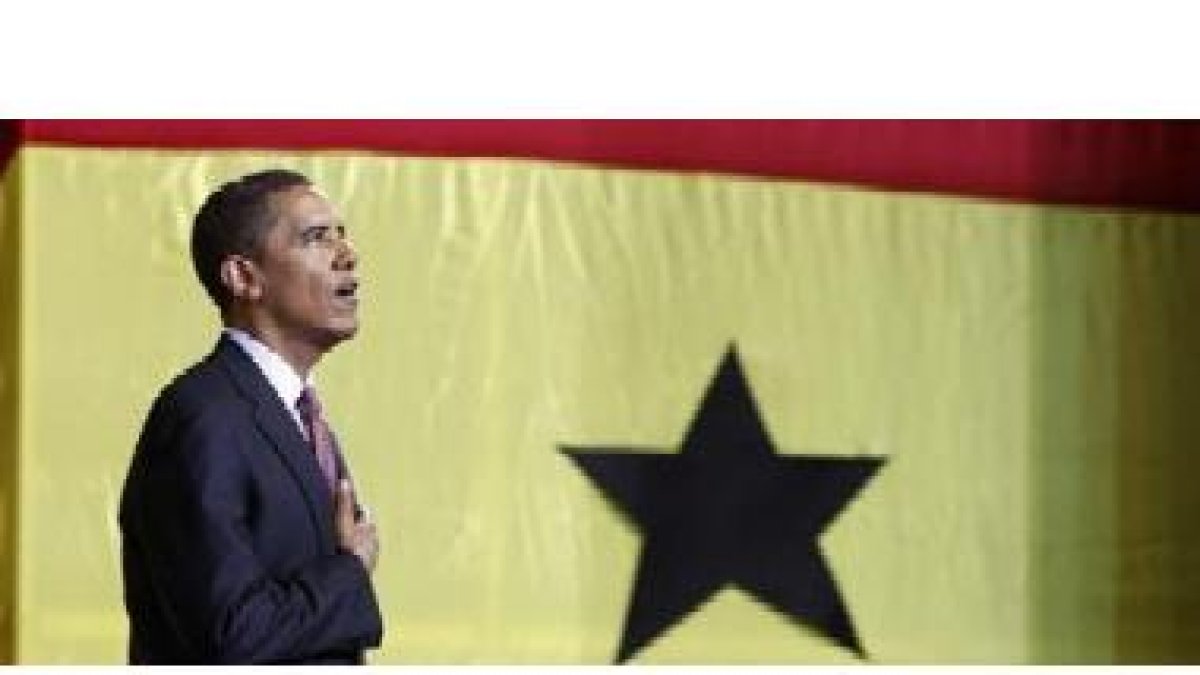 Obama escucha el himno nacional de Ghana en su visita oficial, hoy