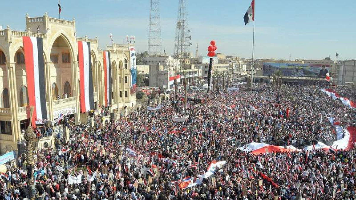 Miles de manifestantes muestran su apoyo al presidente Bashar al-Assad.