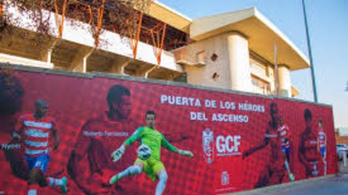 Las afueras del nuevo estadio de Los Carmenes, en Granada.
