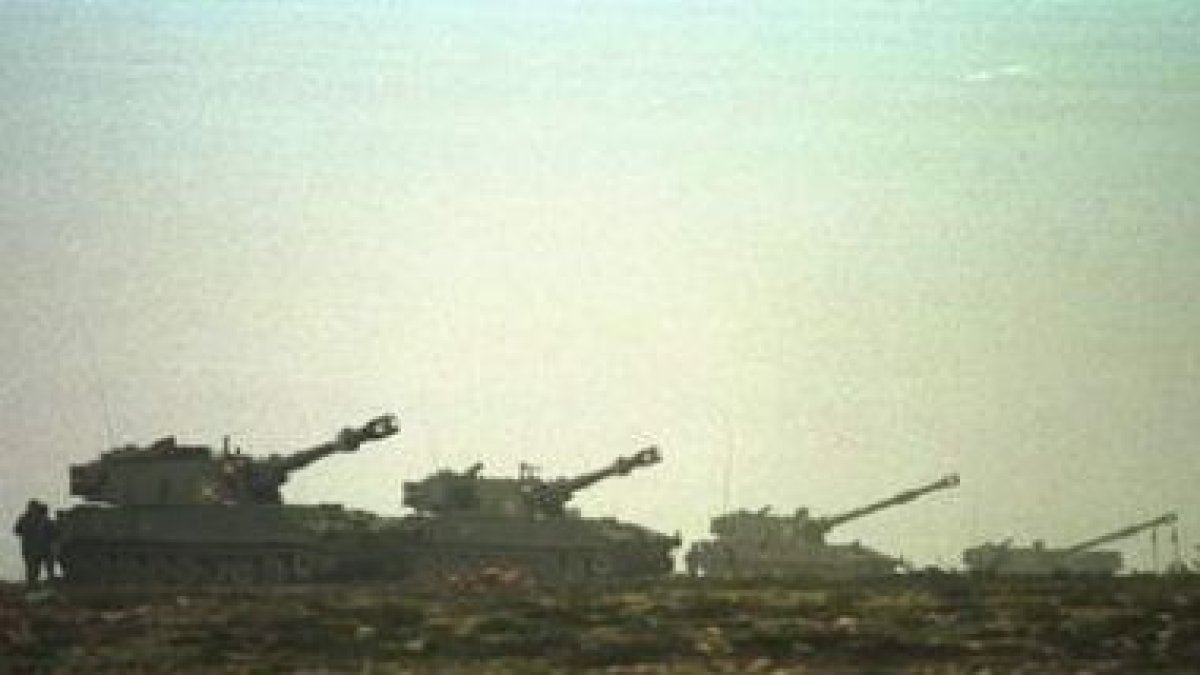 Varios carros de combate en una fotografía de archivo de unas maniobras en el Teleno