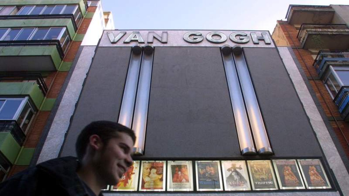 Imagen del edificio en el que se encuentran las salas de cine Van Gogh.