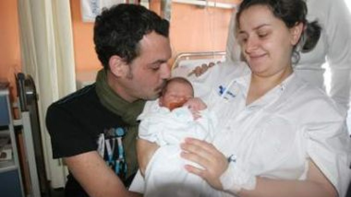 El último nacimiento del año en el Hospital del Bierzo fue la niña Carolina Caramés Ledesma
