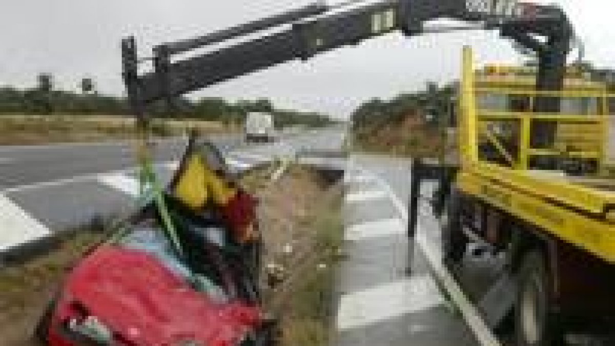 La carretera Nacional 120 registró ayer el tercer accidente mortal en lo que va de semana en León