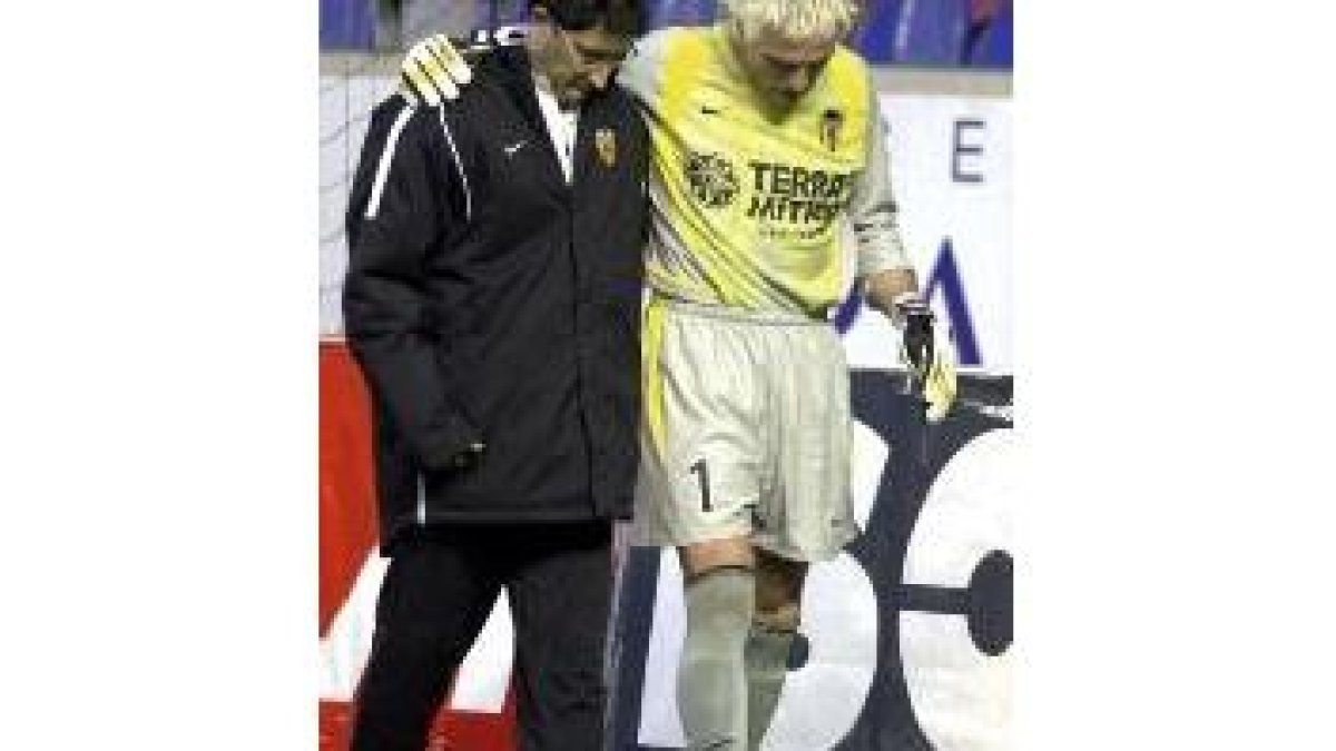 Cañizares se retiró lesionado en el minuto 15 del partido