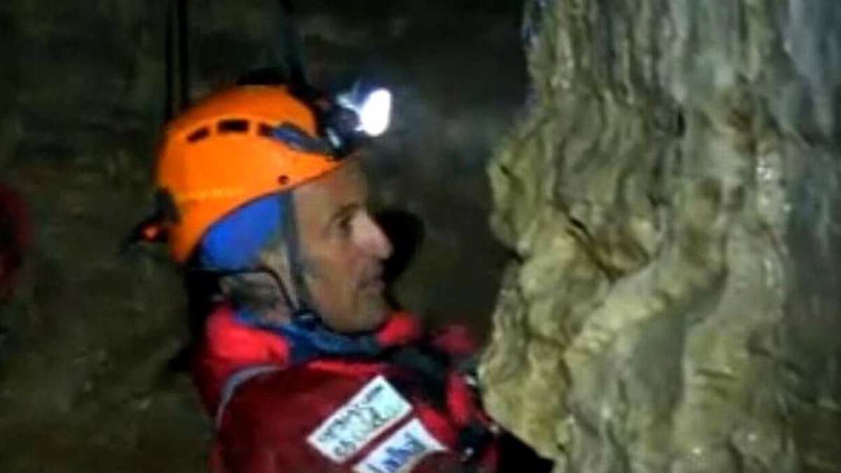Jesús Calleja, en la cueva.