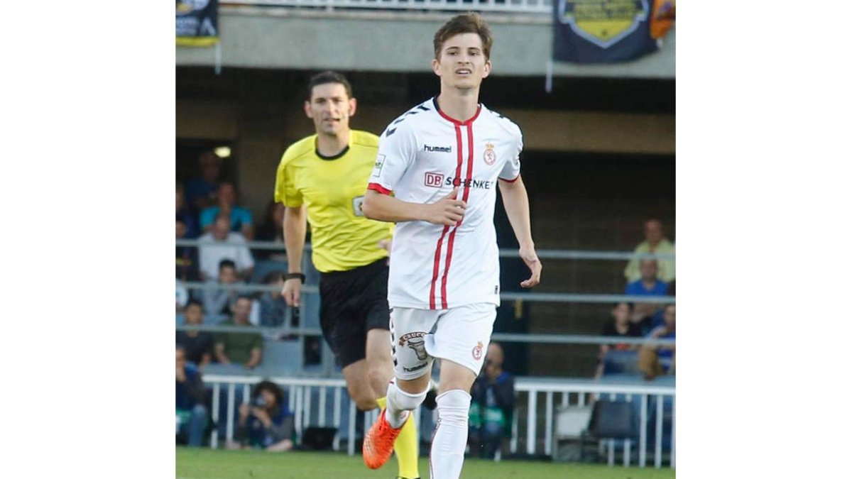 El jugador de la Cultural Toni Villa marcó el gol que sentenció el partido de ida frente al Barcelona B en el Miniestadi. MARCIANO PÉREZ