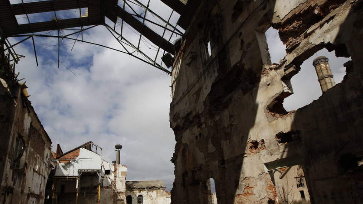 Imagen de archivo de las ruinas de la fábrica de Veguellina. JESÚS