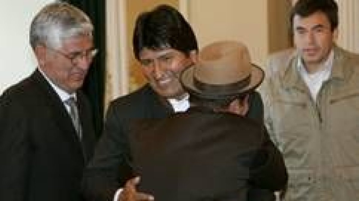 Evo Morales felicita al prefecto oficialista de Oruro, Alberto Aguilar