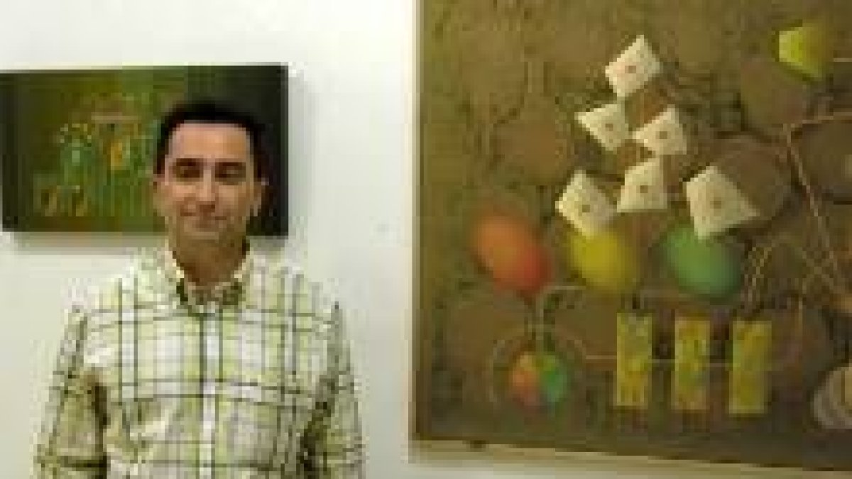 El pintor leonés Enrique Rodríguez «Guzpeña», que expone actualmente en la galería Ármaga