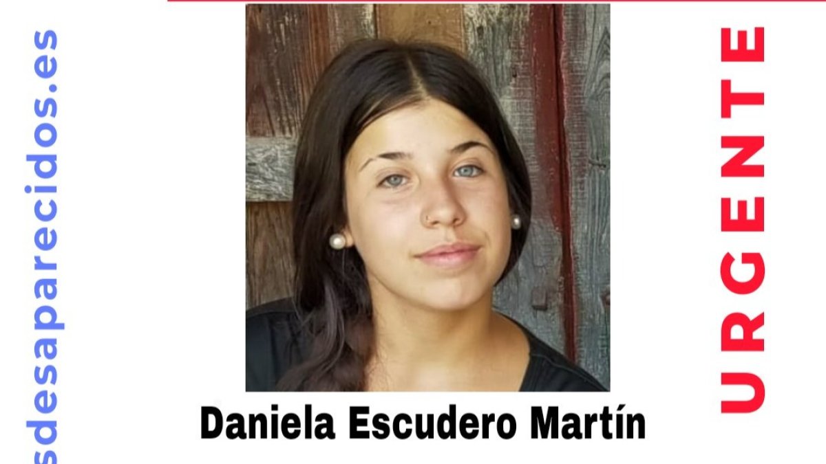 Cartel de SOS Desaparecidos con la imagen de Daniela Escudero. SOS DESAPARECIDOS