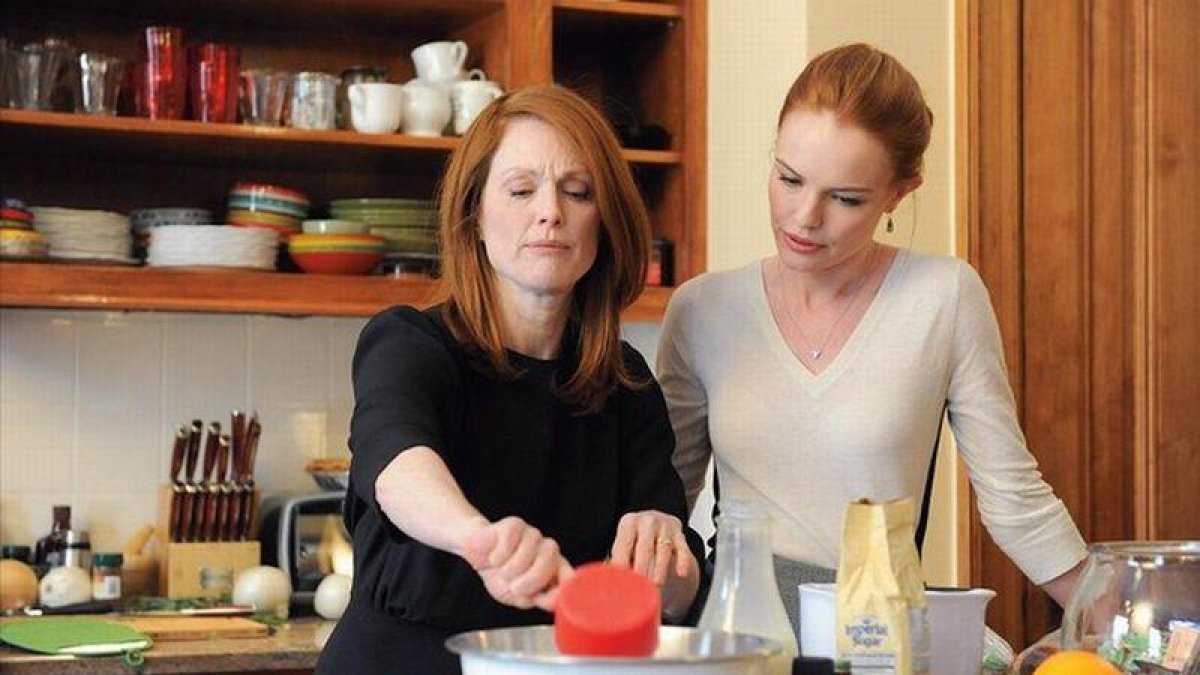 Julianne Moore y Kate Bosworth, en 'Siempre Alice', donde la primera interpreta a una profesora con alzhéimer.