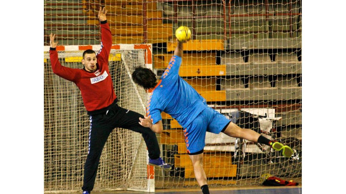 Entrenamiento de un partido de balonmano.