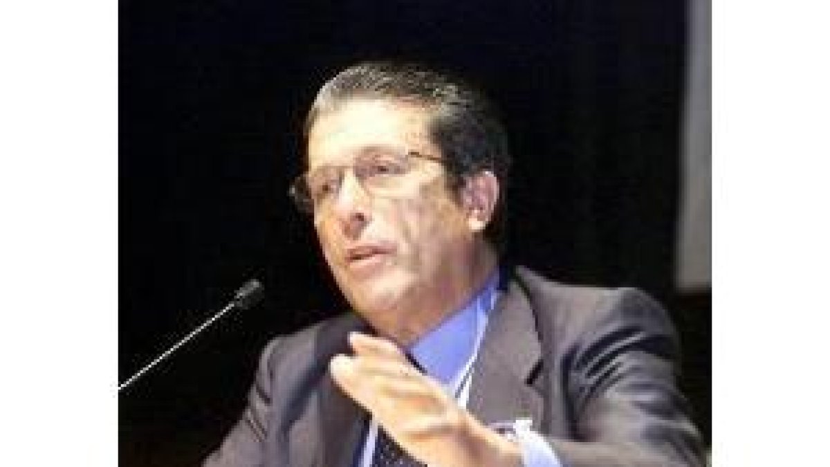 Federico Mayor Zaragoza se desplazó a León para participar en el congreso de Biología Molecular