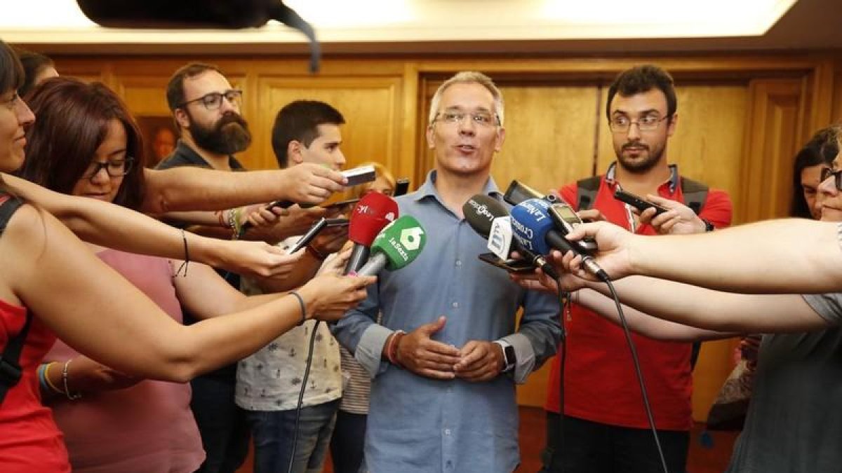 José María López Benito durante su anuncio de que renuncia al acta de concejal.