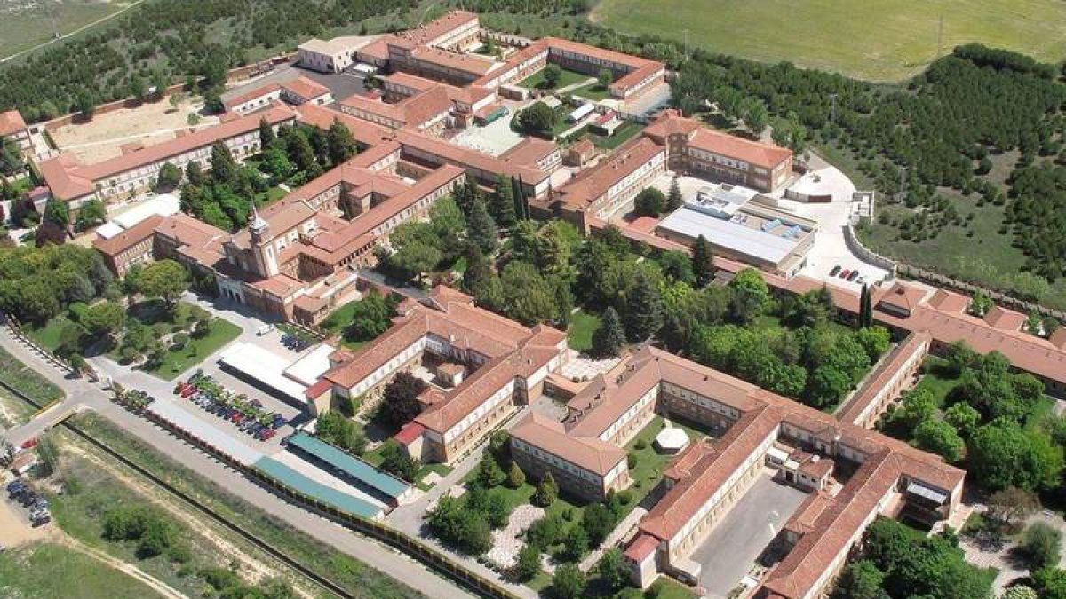 Imagen del complejo de las Hermanas Hospitalarias en Palencia, donde atienden pacientes de León. DL
