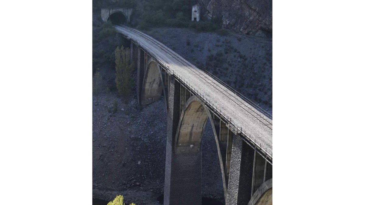 Viaducto ferroviario próximo a Santa Marina. JESÚS F. SALVADORES