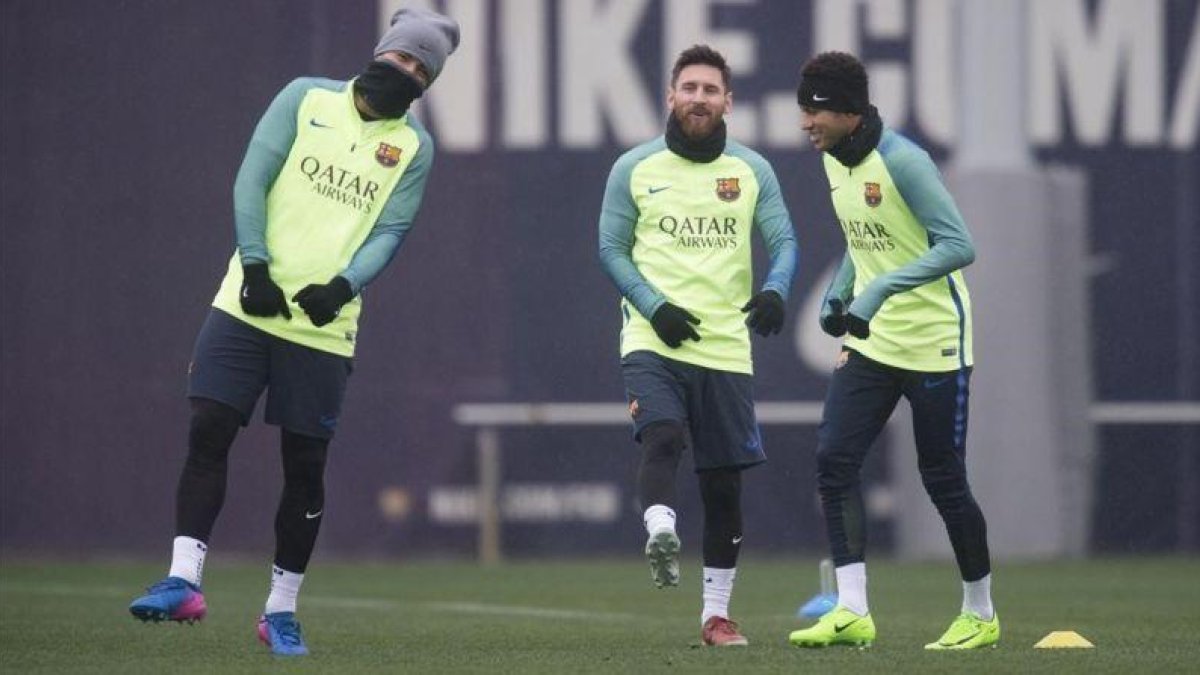 Suárez, Messi y Neymar, en el entrenamiento previo al duelo copero con la Real en el Camp Nou.