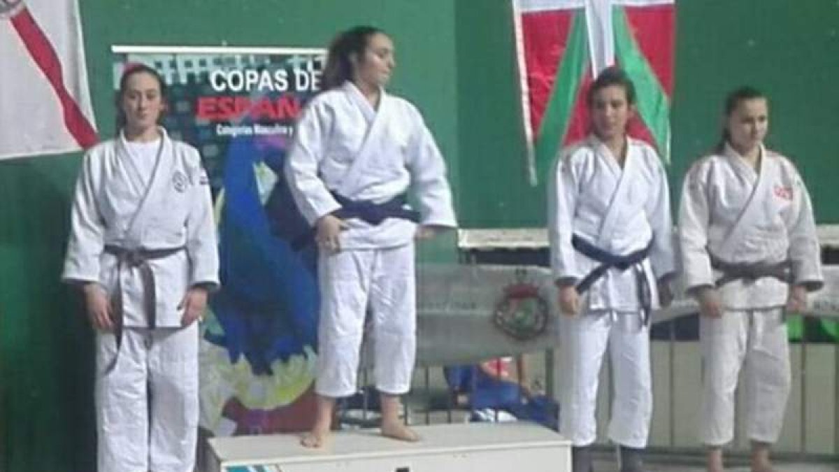 Daniela Agudo, a la izquierda, medalla de plata. DL