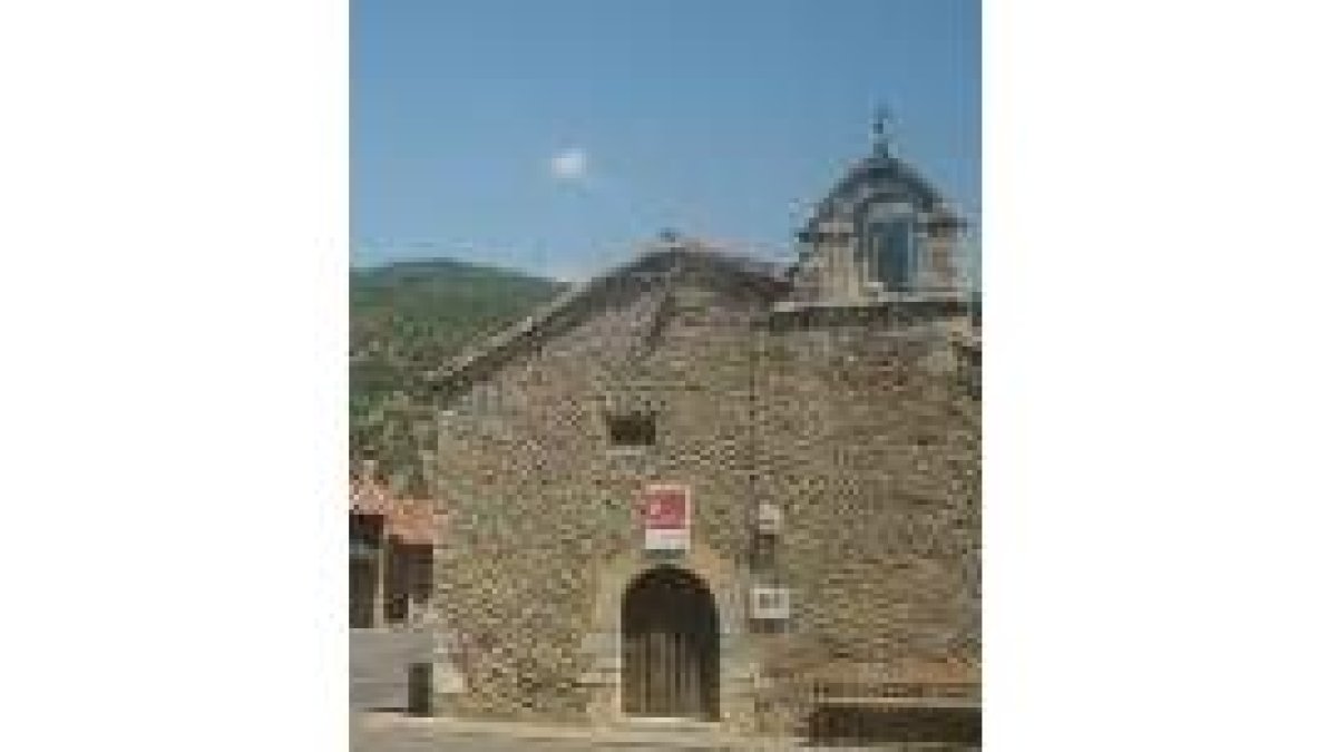 Vista del pueblo leonés de La Seca de Alba, con su ermita