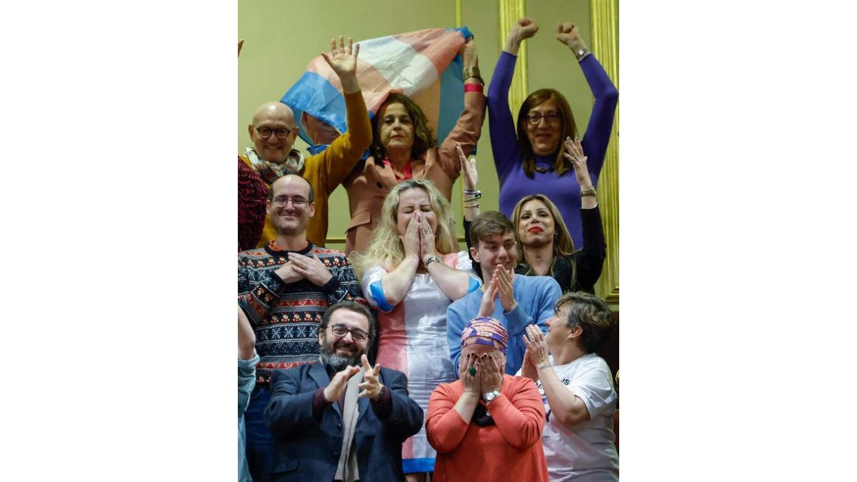 El colectivo LGTBI aplaude la aprobación en el Congreso. CHEMA MOYA