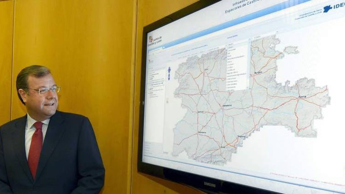 Silván presentó ayer en Valladolid la información geográfica que alberga la web de la Junta.