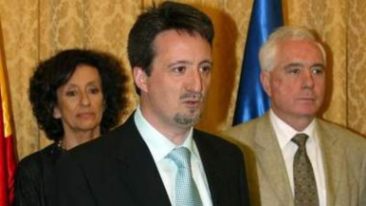 Javier Vidal, el día que juró su cargo ante la ministra Cabrera