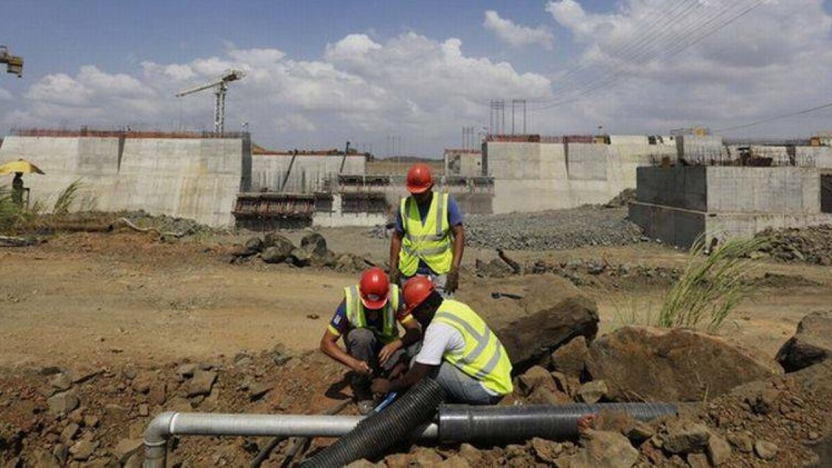 Varios trabajadores, en las obras del canal de Panamá, el pasado 21 de febrero.