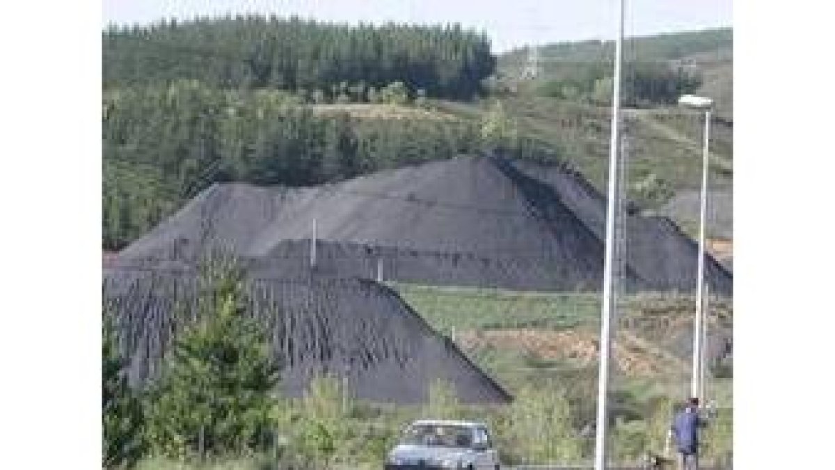 Aspecto que presenta la zona de almacenaje de carbón en Cubillos