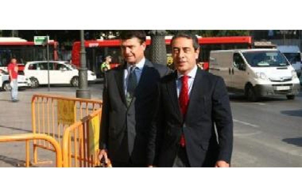 Campos, junto a su abogado, a la llegada al Tribunal Superior de Justicia de Valencia.