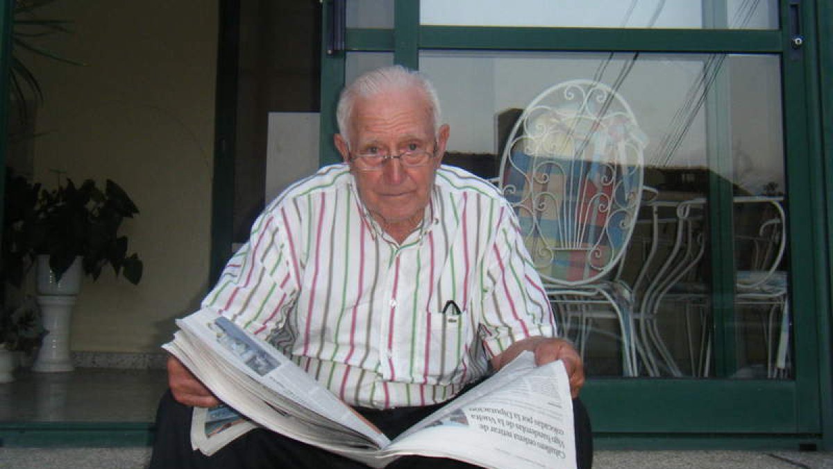 Luis Fernández, asiduo lector del Diario de León. DL