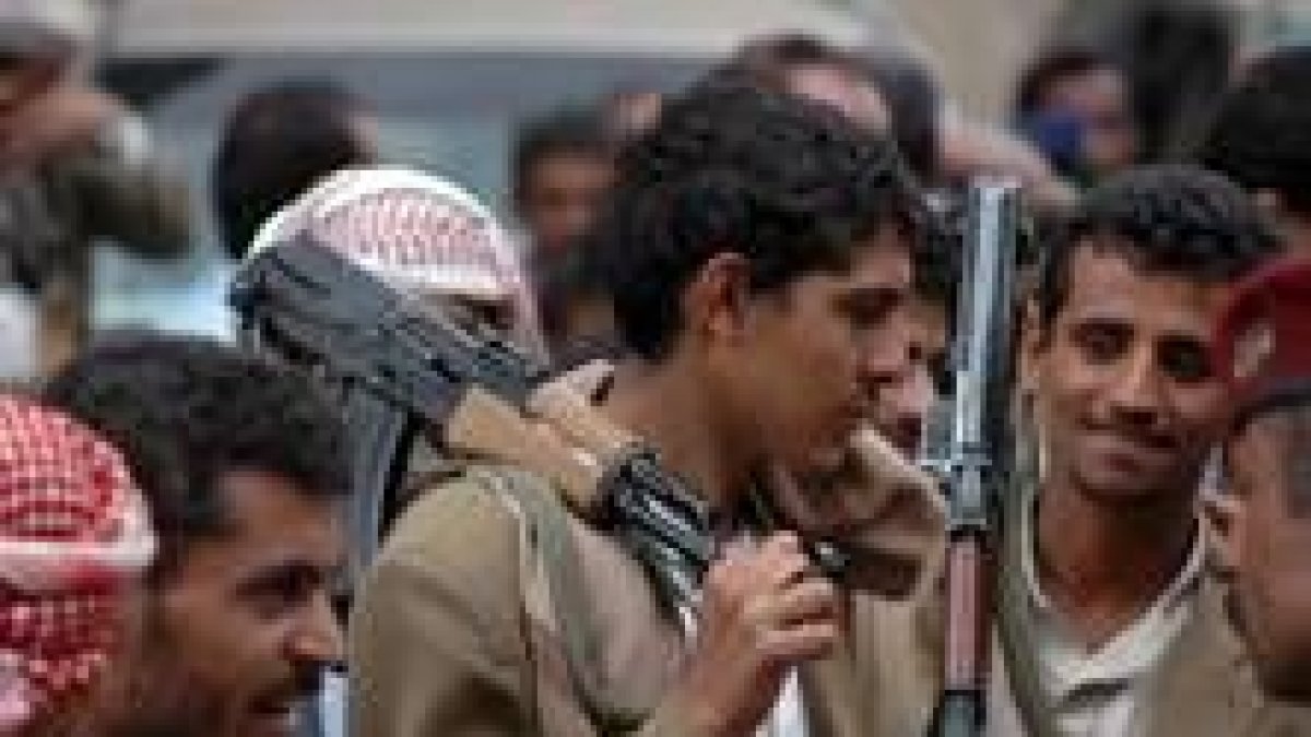 Un grupo tribal armado en una calle de Sana¿a durante el pasado mes de septiembre