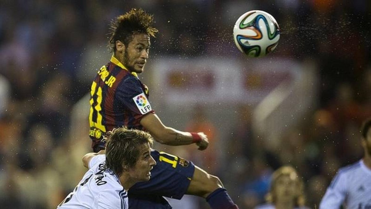 Neymar, ante el Madrid en la final de Copa.