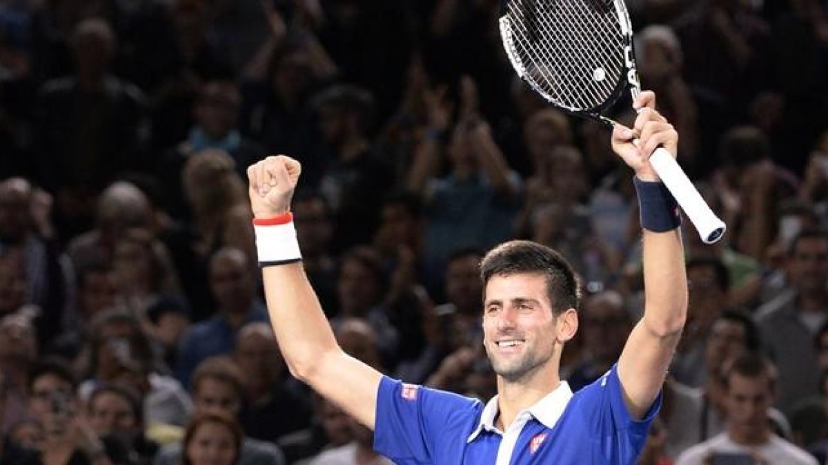 Novak Djokovic celebra la victoria en París-Bercy ante Andy Murray.