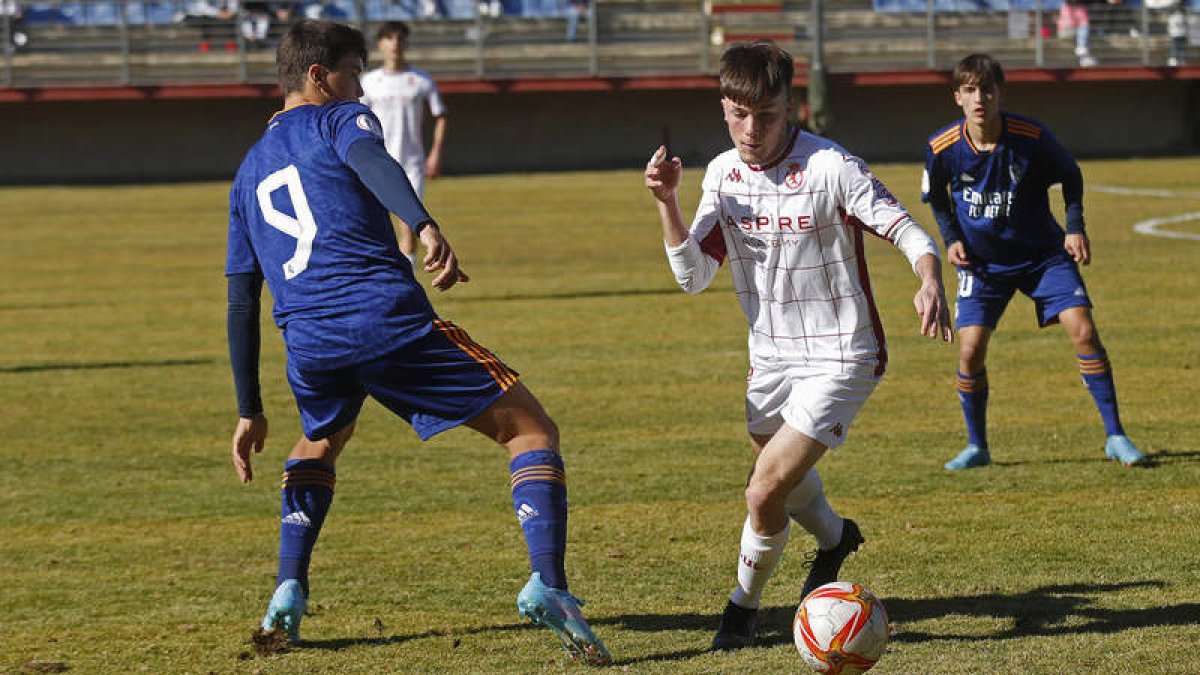 La Cultural cayó goleada ante el Alcobendas en el Área Deportiva. F. OTERO