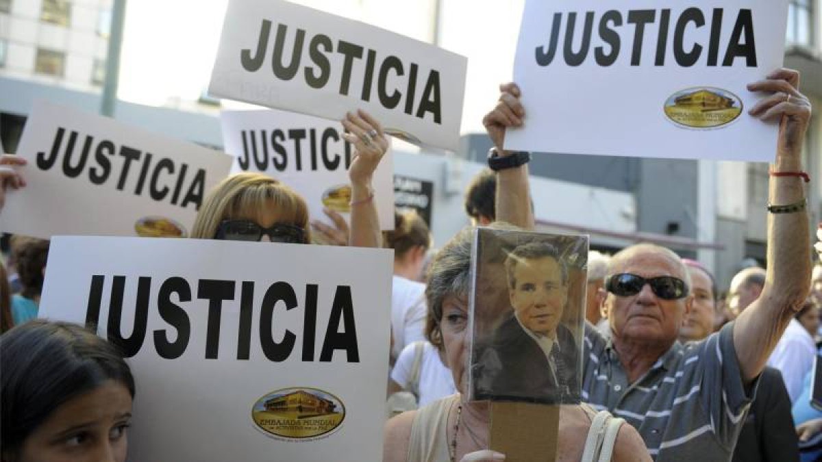 Protesta ayer en Buenos Aires por la muerte del juez Nisman.