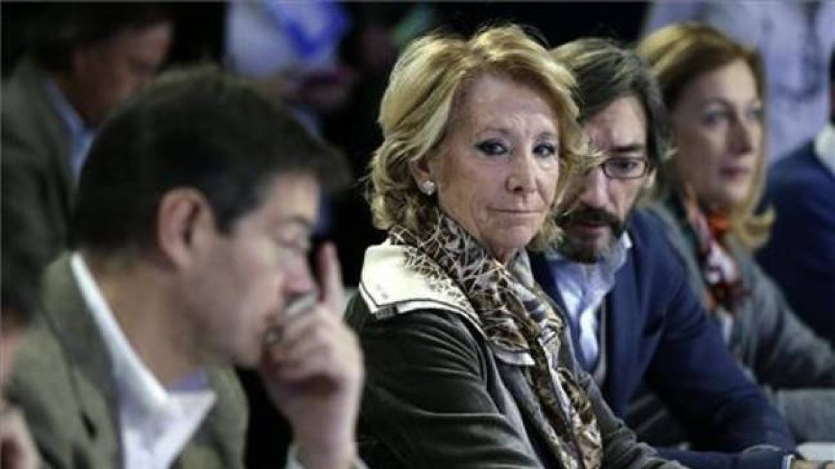 La presidenta de la Comunidad de Madrid, Esperanza Aguire, en el foro 'Más justicia, mejor sociedad', este domingo, en Madrid.
