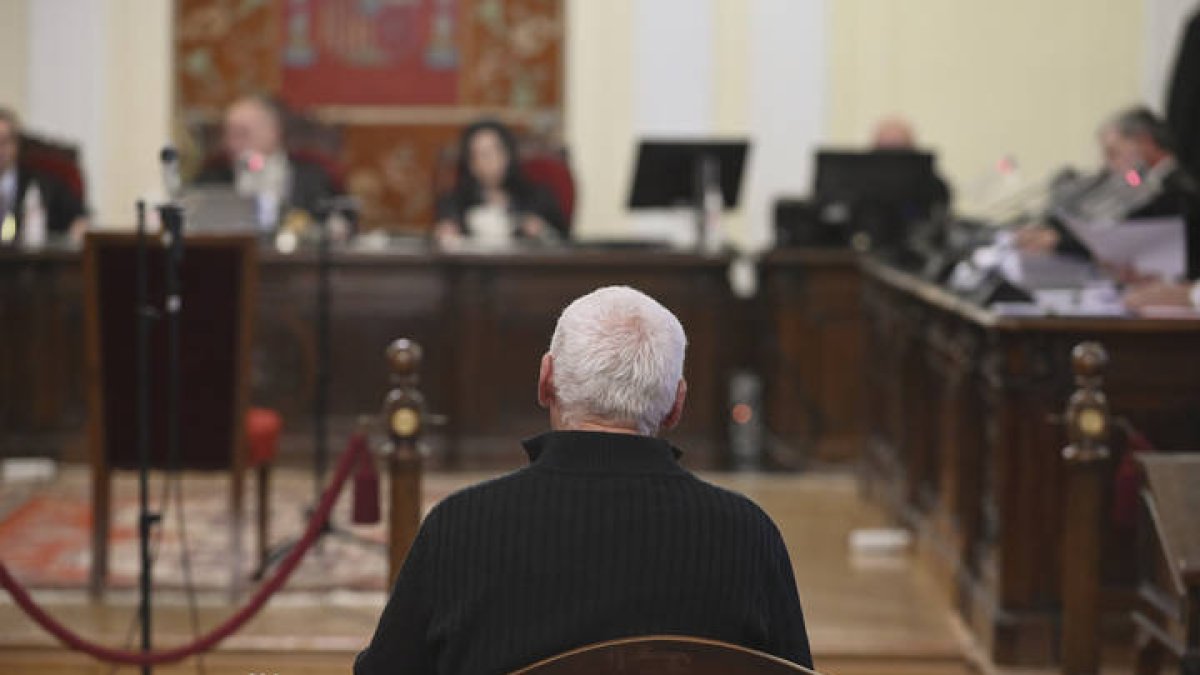 Un momento del juicio que se celebra en la Audiencia de León. FERNANDO OTERO