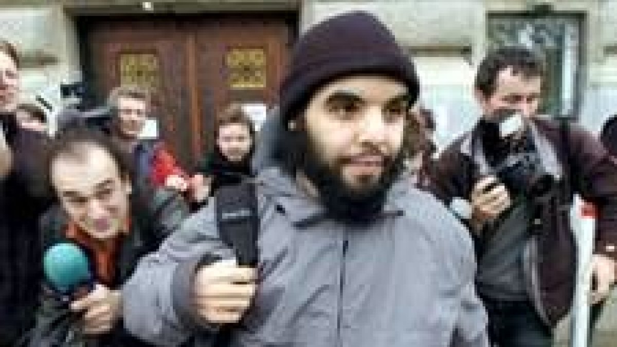 El joven marroquí Abdelghani Mzoudi, absuelto por falta de pruebas de su complicidad en el 11-S