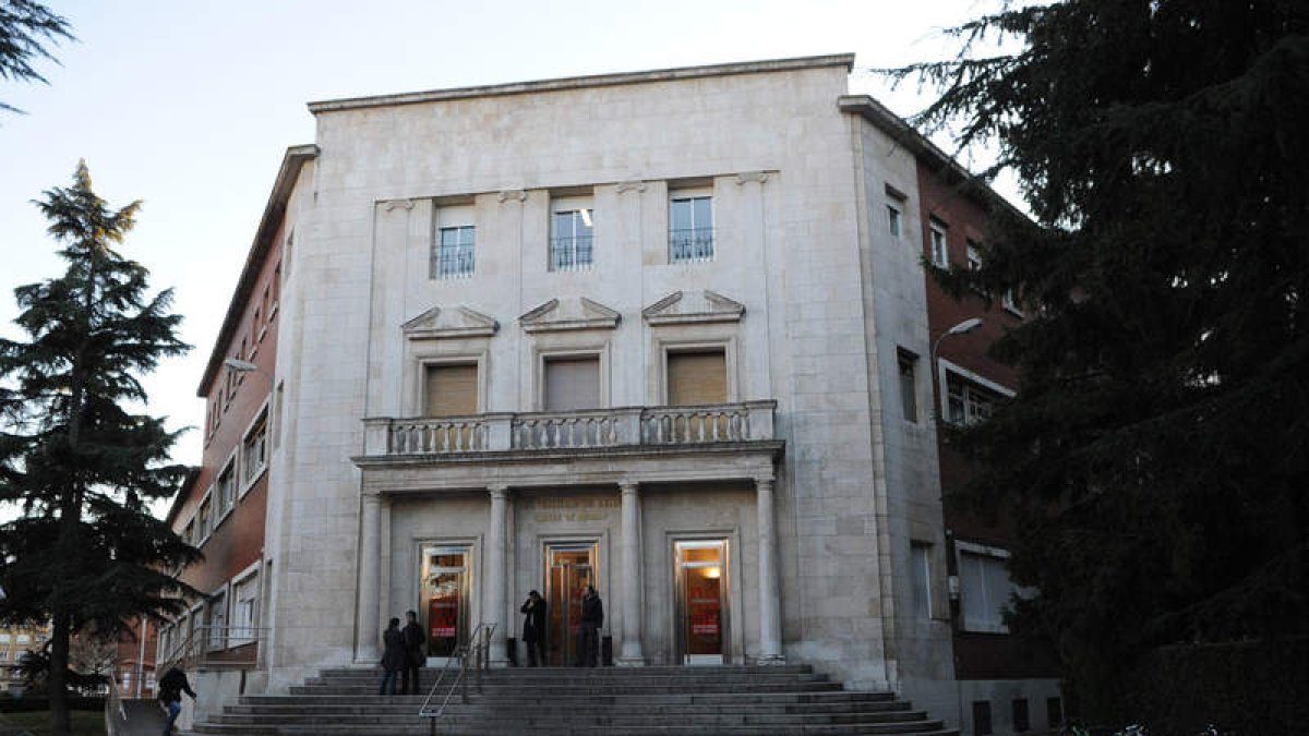 Imagen del exterior del Centro de Idiomas de la Universidad de León.