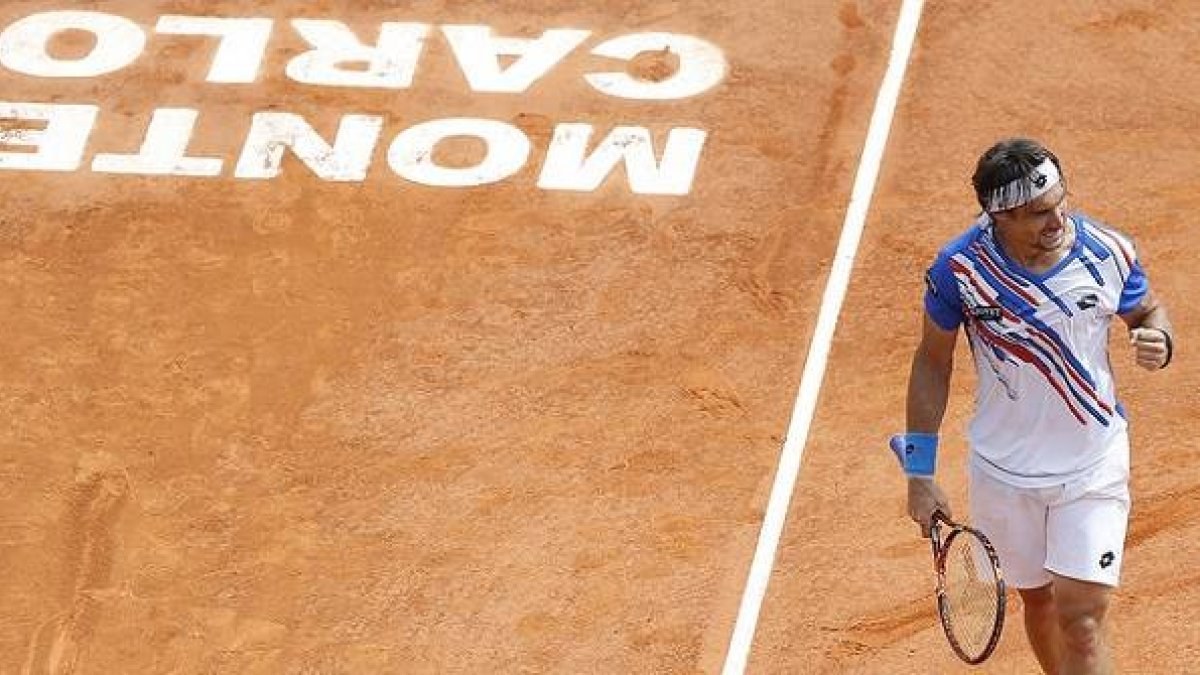 David Ferrer celebra un punto durante el partido disputado contra Rafael Nadal, en octavos del torneo de Montecarlo.