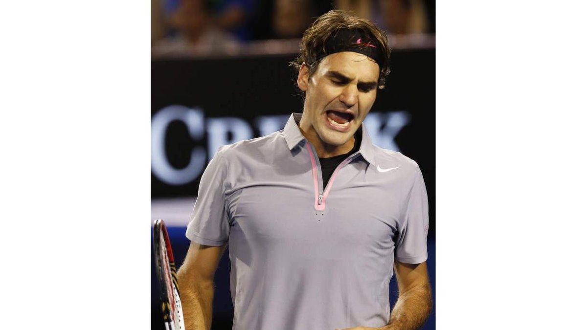 Roger Federer celebra exultante su triunfo frente a Tsonga.