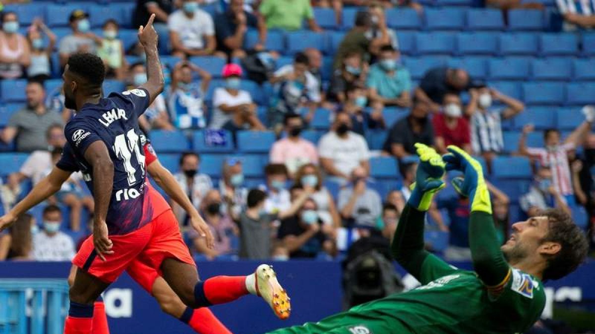 Lemar celebra su gol al Espanyol en el minuto 99 que servía para remontar el encuentro. FONTCUBERTA