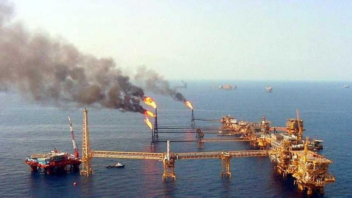 Una plataforma de la Compañía Mexicana de Petróleos Méxicanos (Pemex) que opera en el Golfo de México.