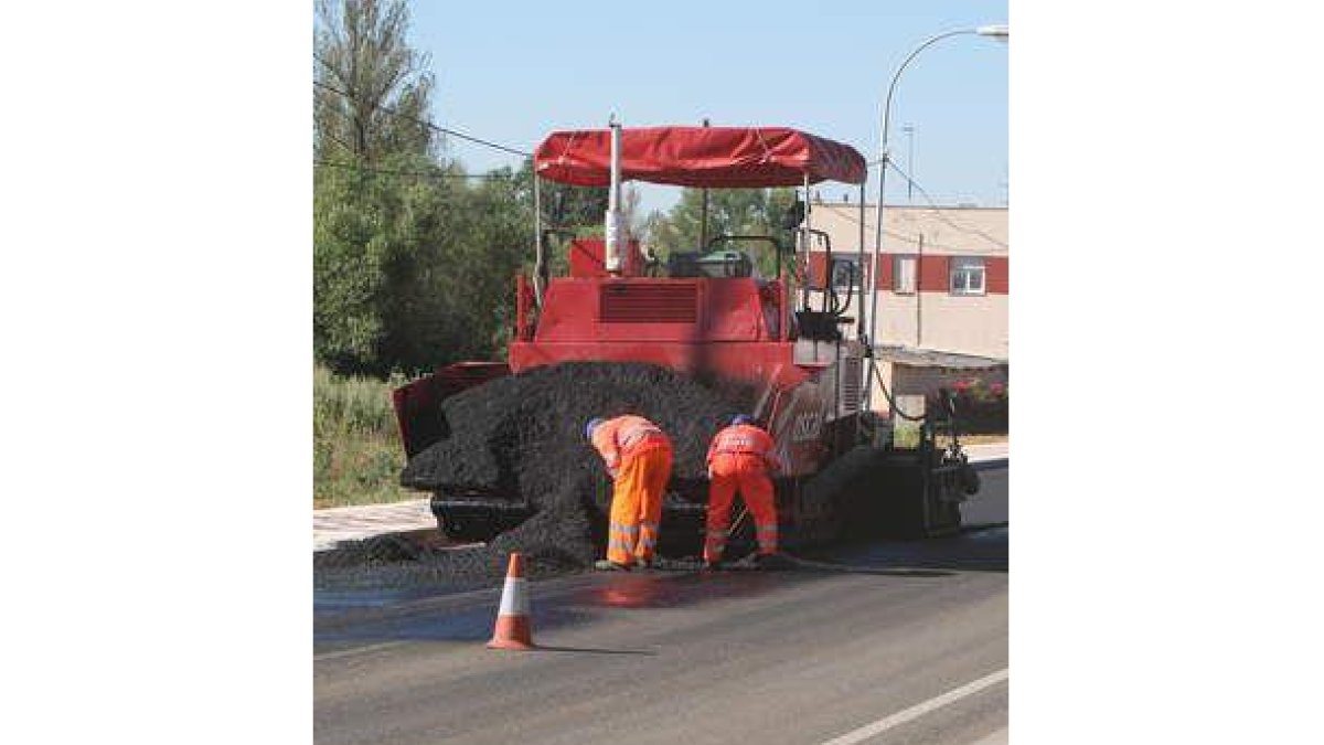 El nuevo asfaltado incluye una capa de tres centímetros de aglomerado