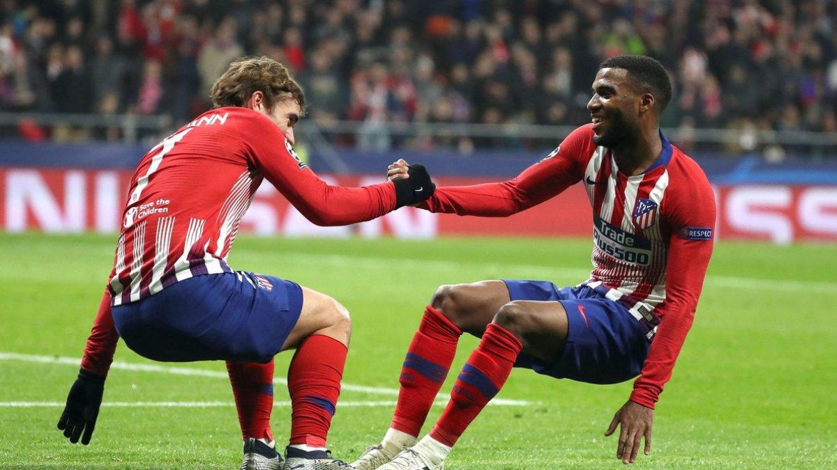 Griezmann (d) y Lemar celebran el 2-0 del Atlético ante el Mónaco