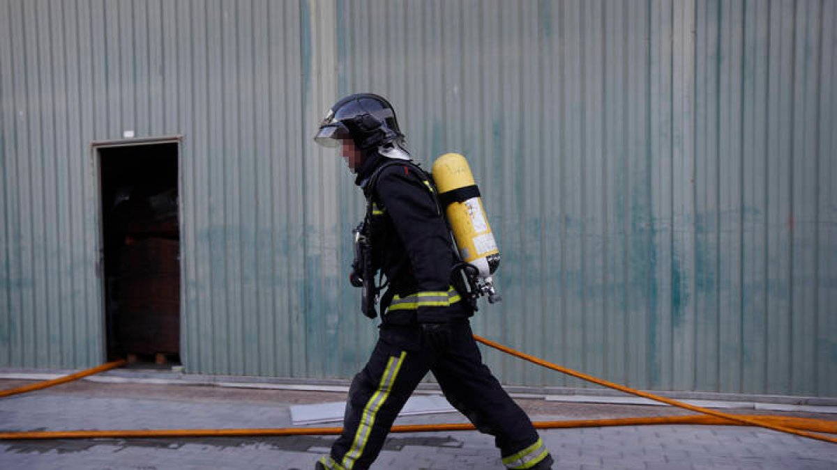 Un bombero durante una salida. J. F. S.