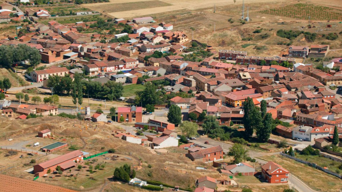 Vista aérea de la localidad de Valdevimbre, en una imagen de archivo. NARDO VILLABOY