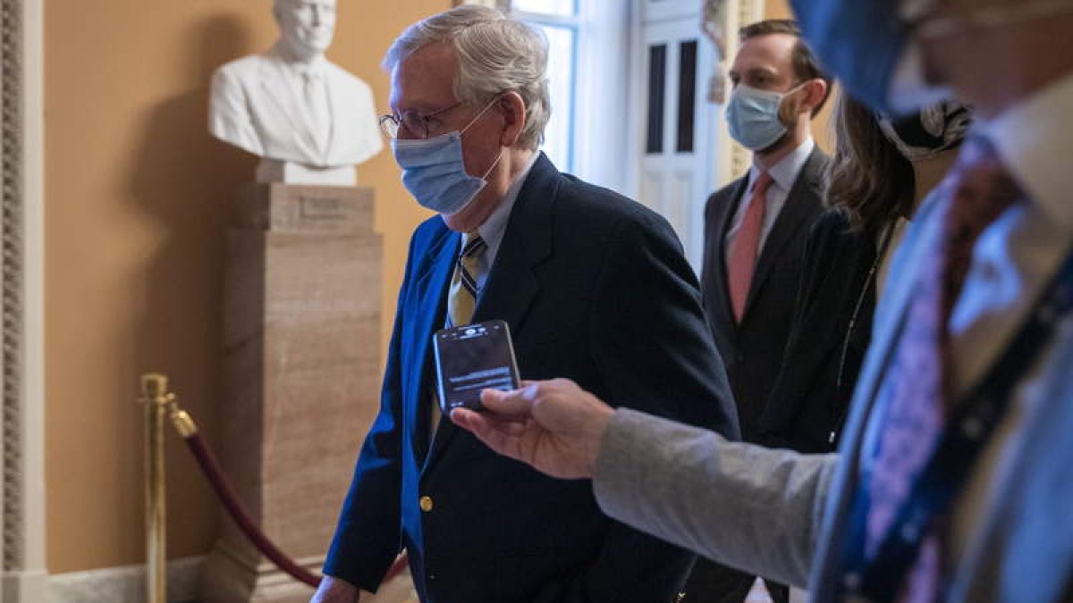 Mitch McConnell ayer en el Capitolio. SHAWN THEW