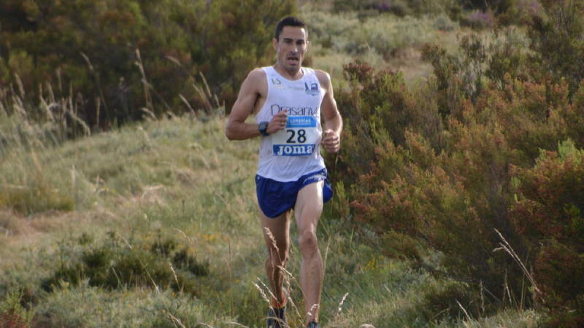 Jorge Manuel Pérez subió al segundo peldaño del podio en la espectacular Subida al Aubisque. DL