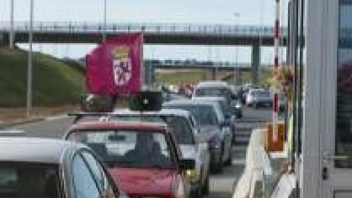 UPL ya protestó contra el peaje de la autopista de Astorga, como se aprecia en la imagen de archivo